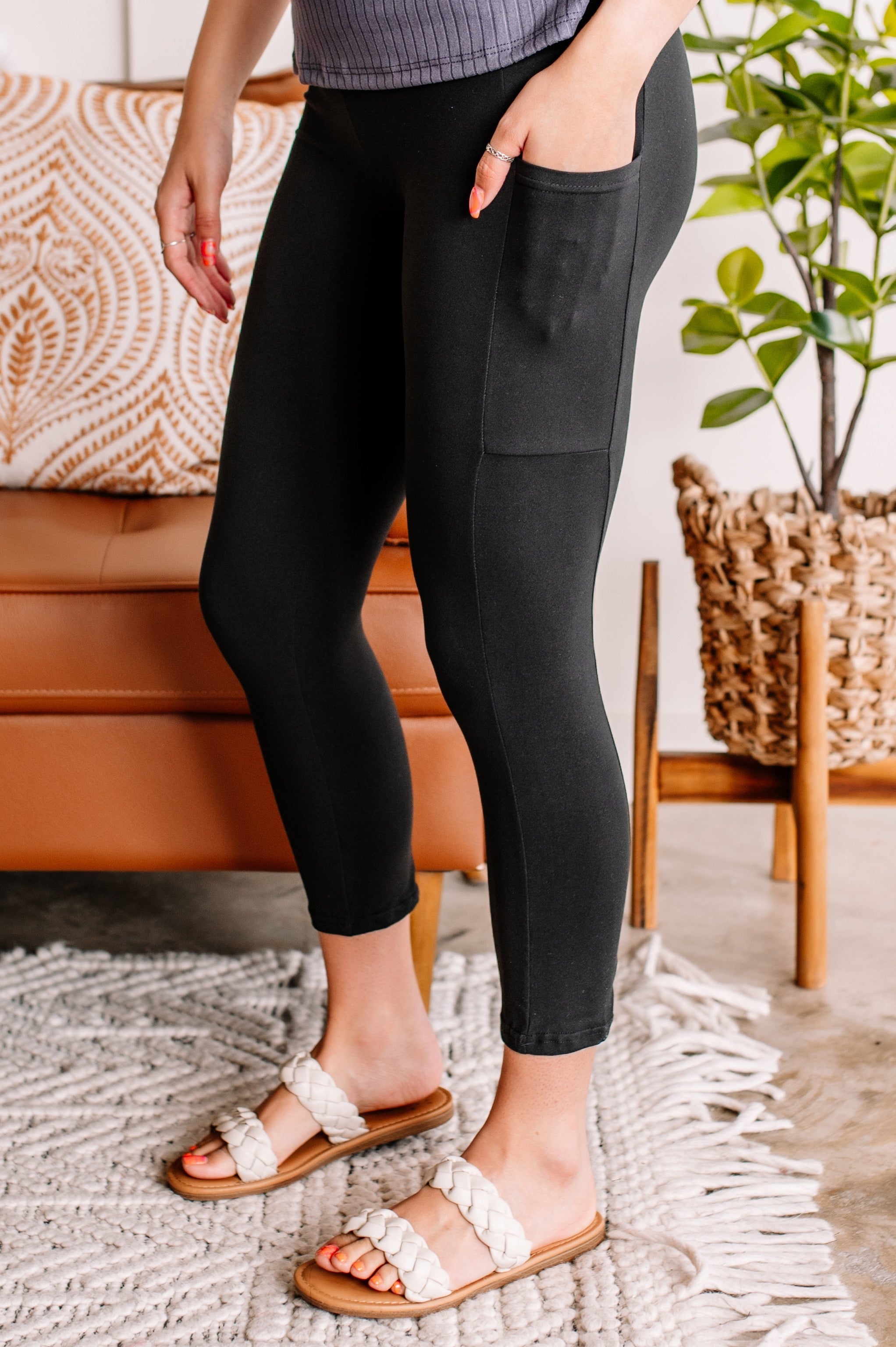 The Last Capri Leggings You'll Ever Need in Energetic Black (with pockets!)