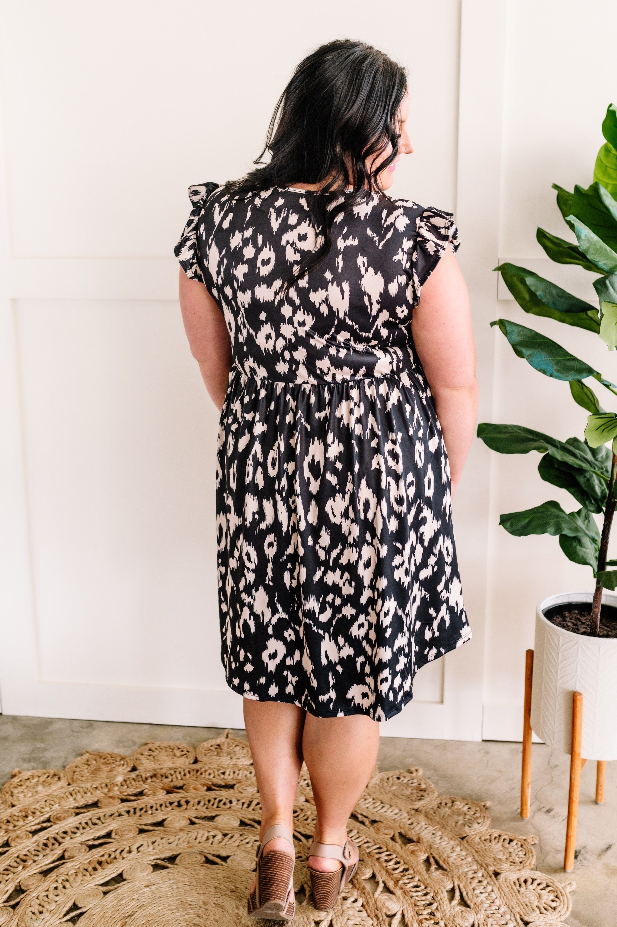 Large Pattern Leopard Print Dress In Black & Taupe