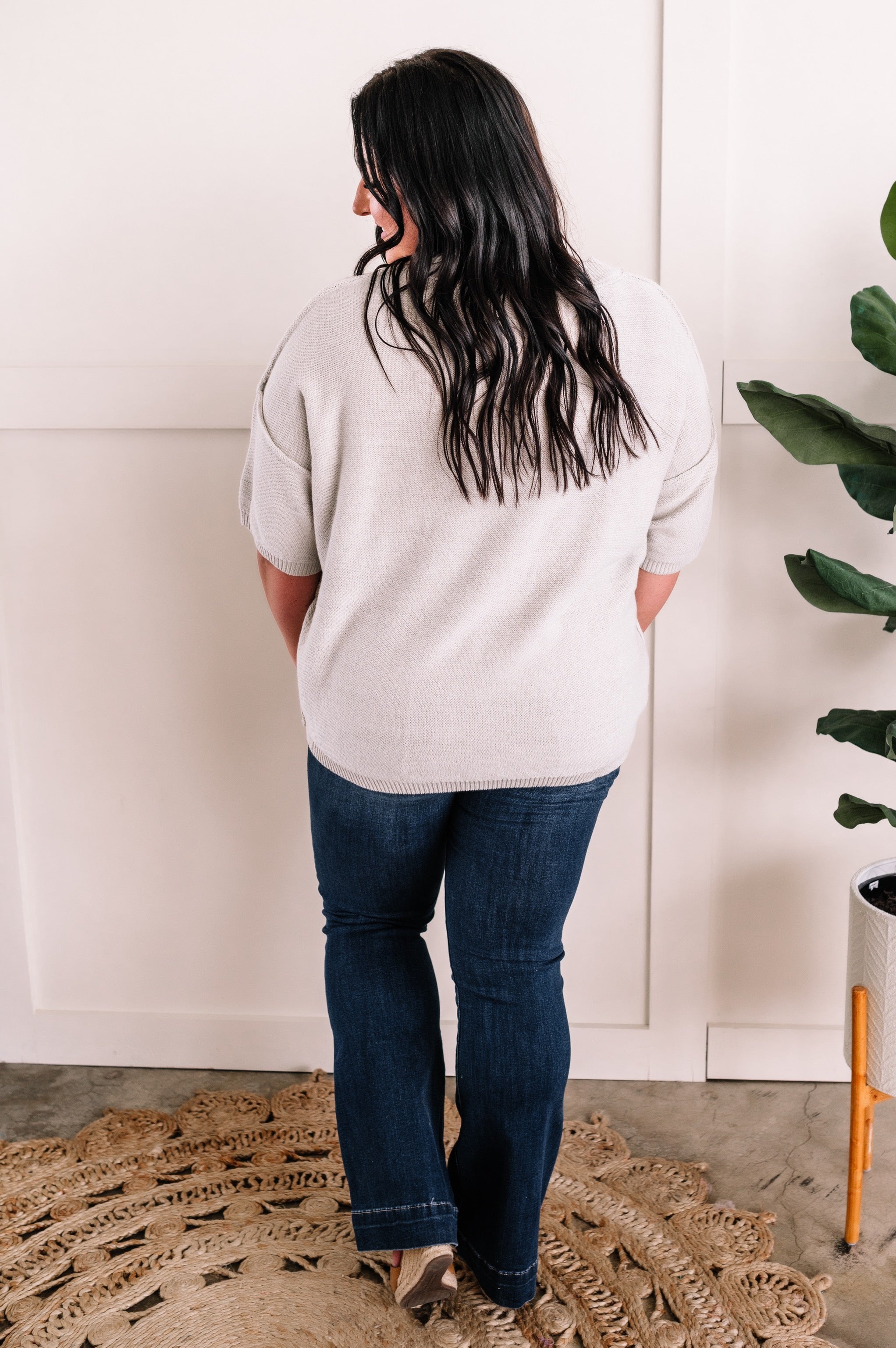 Knit, Short Sleeve Sweater With Seared Seams In Light Grey