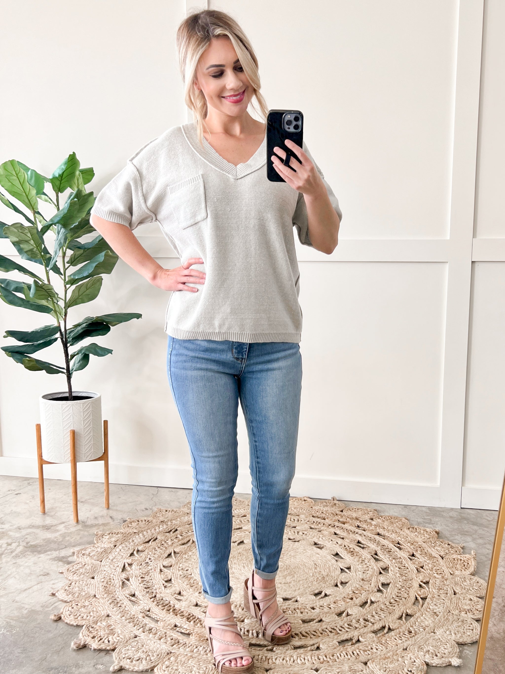 Short Sleeve Knit Sweater With Seared Seams In Light Grey